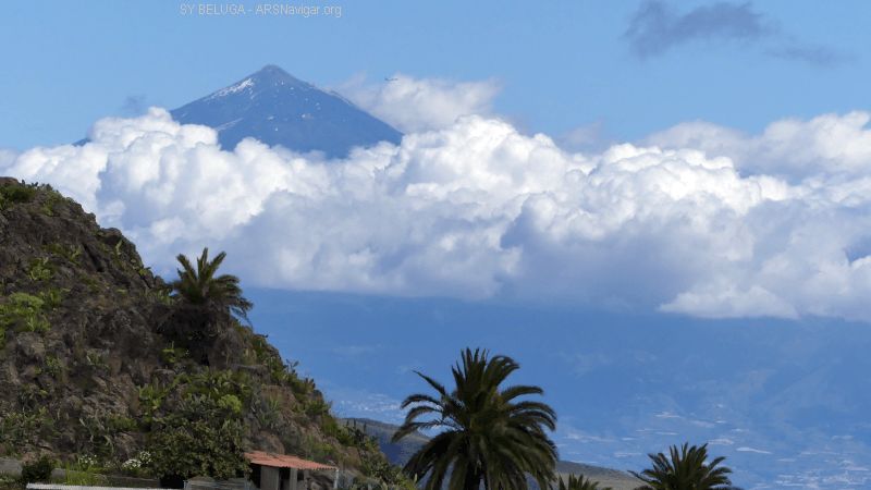 Der Teide auf Teneriffa, von La Gomera aus aufgenommen.